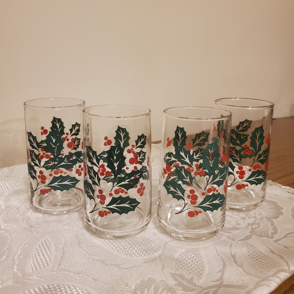 Set of 4 Vintage Crisa Holly Leaves & Berries Christmas Drinking Glasses